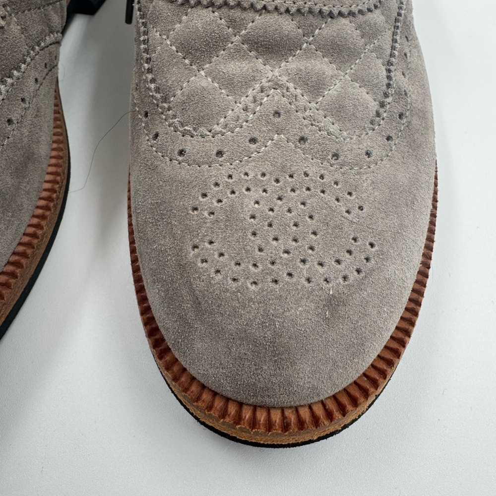 Classic Chanel suede oxfords 💕 - Picture 6 of 8